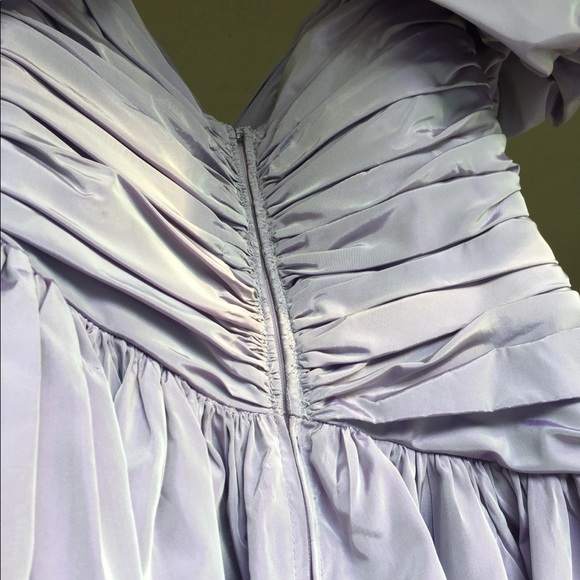 Be the Belle of the Ball in this handmade gown. - Picture 4 of 8